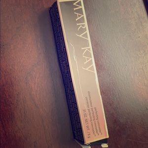 Mary Kay concealer light ivory